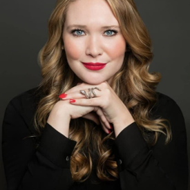 Retrato autor - Sarah J. Maas