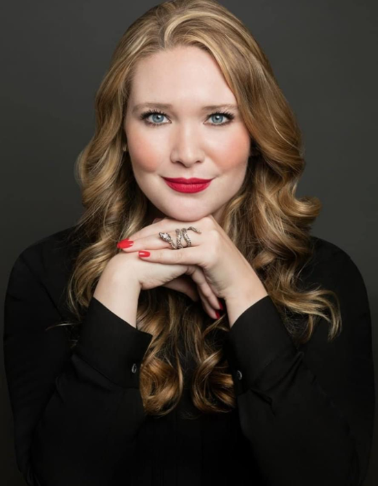 Sarah J. Maas