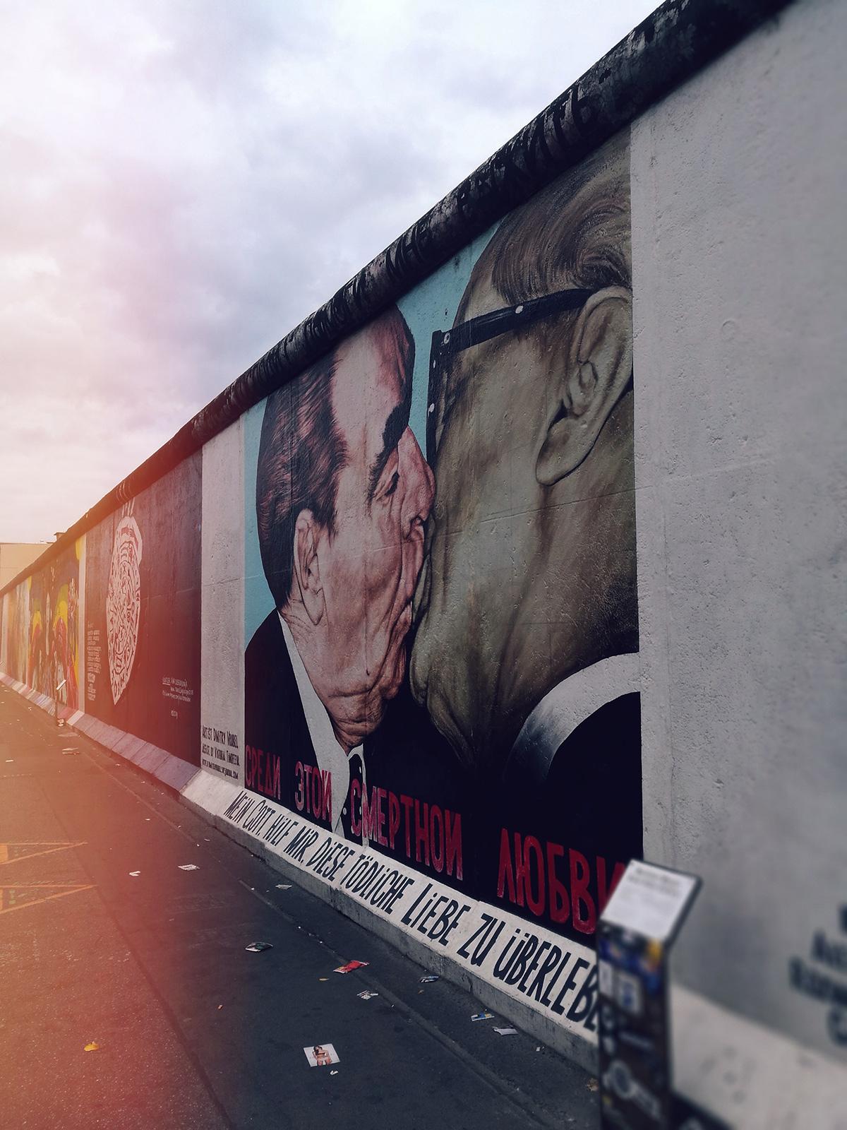 Fotografía de El muro de Berlín para ejemplificar la obra de Capitanes del Muro de Javier Niembro 